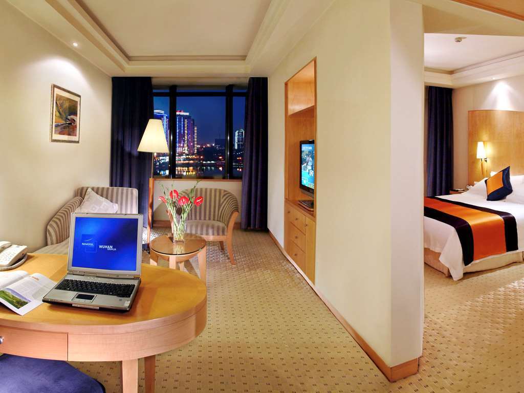 Voco Wuhan Xinhua, An Ihg Hotel Room photo